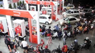Antrean di SPBU mulai dikeluhkan berbagai pihak di Sumatera Barat