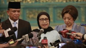 Di Balik Mundurnya Kepala BGN Nanik S Deyang, Ada Pesan Khusus dari Presiden Prabowo 2 kepala badan gizi nasional nanik sudaryati deyang usai dilantik presiden prabowo subianto di istana negara jakarta senin 86202 1780914075886 169