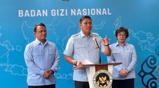 6a69d63812ed4 kepala badan gizi nasional bgn sudaryono tengah di kantor bgn gemini 1265 711