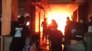 kebakaran melanda los batiah di pasar blok timur payakumbuh kamis dini hari 15102026 sebanyak 24 petak los terbakar kerugian sementara ditaksir rp500 juta dokumentasi pribadi LYniz 1